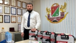 До того, как устроиться в "Барс-1", Хлестов постоянно собирал гуманитарную помощь для росийских военных